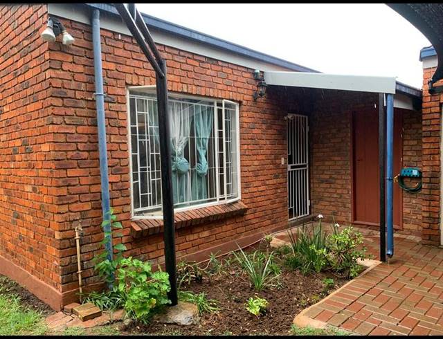 2 BEDROOM TOWNHOUSE FOR SALE IN DORANDIA